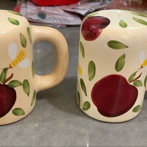 🍎 Apples & Honey Bee Salt & Pepper, Condiment  Shakers by Arol Endreas🐝